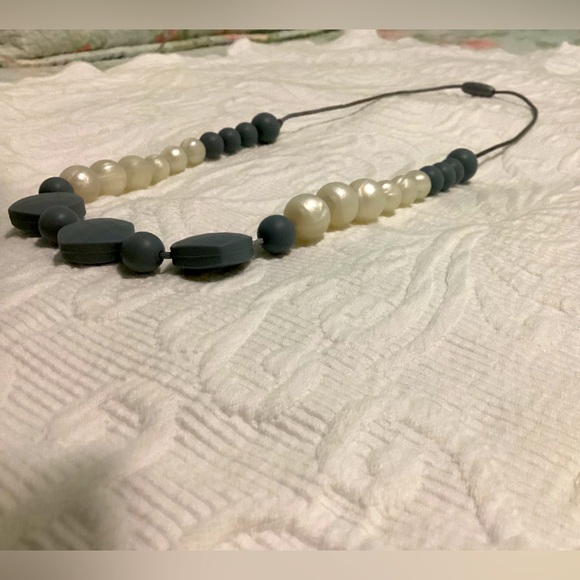 NWOT Silicone Teething Necklace - Picture 2 of 4